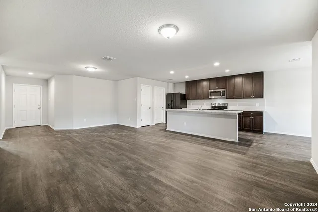 $1,600 | 327 Valmet Drive, New Braunfels, TX 78130