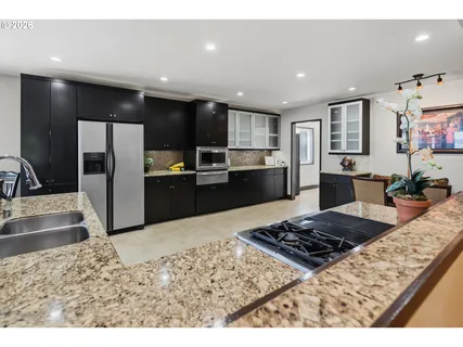 $1,750,000 | 8008 Southeast Evergreen Highway, Vancouver, WA 98664