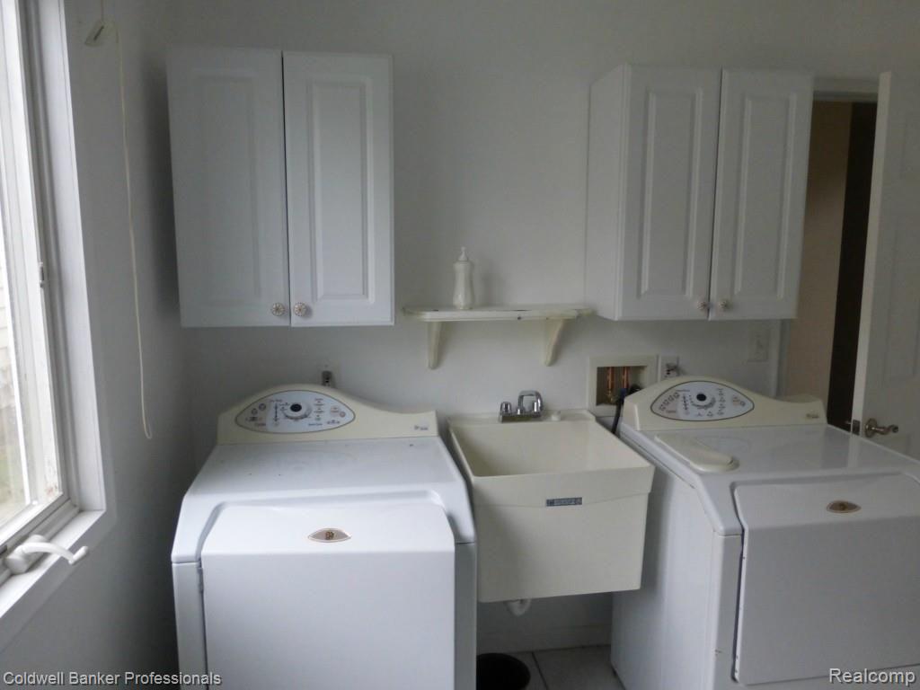 9653 Norman Road Clarkston, MI 48348 - Photo 27 of 39 laundry.jpg