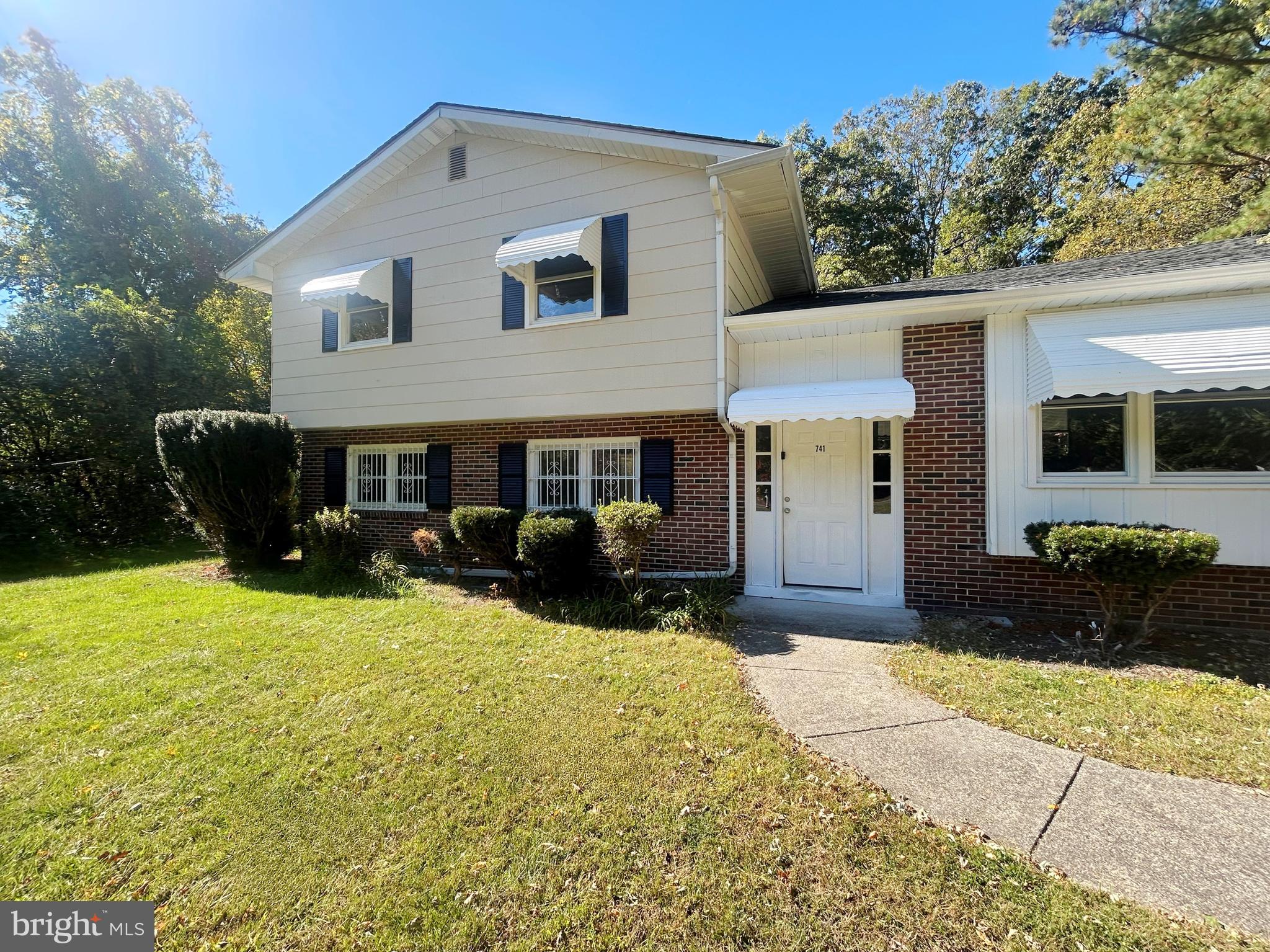 741 North Tuckahoe Road Williamstown, NJ 08094 - Photo 2 of 14 a view of a house with a yard and garden