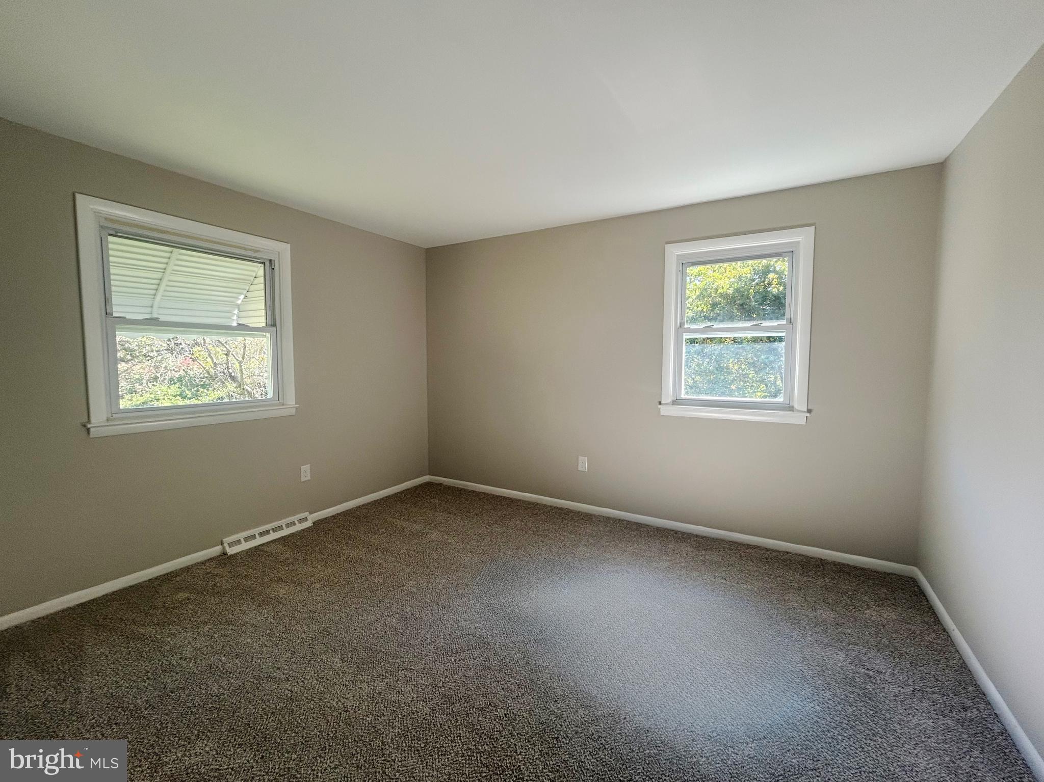 741 North Tuckahoe Road Williamstown, NJ 08094 - Photo 9 of 14 an empty room with a window