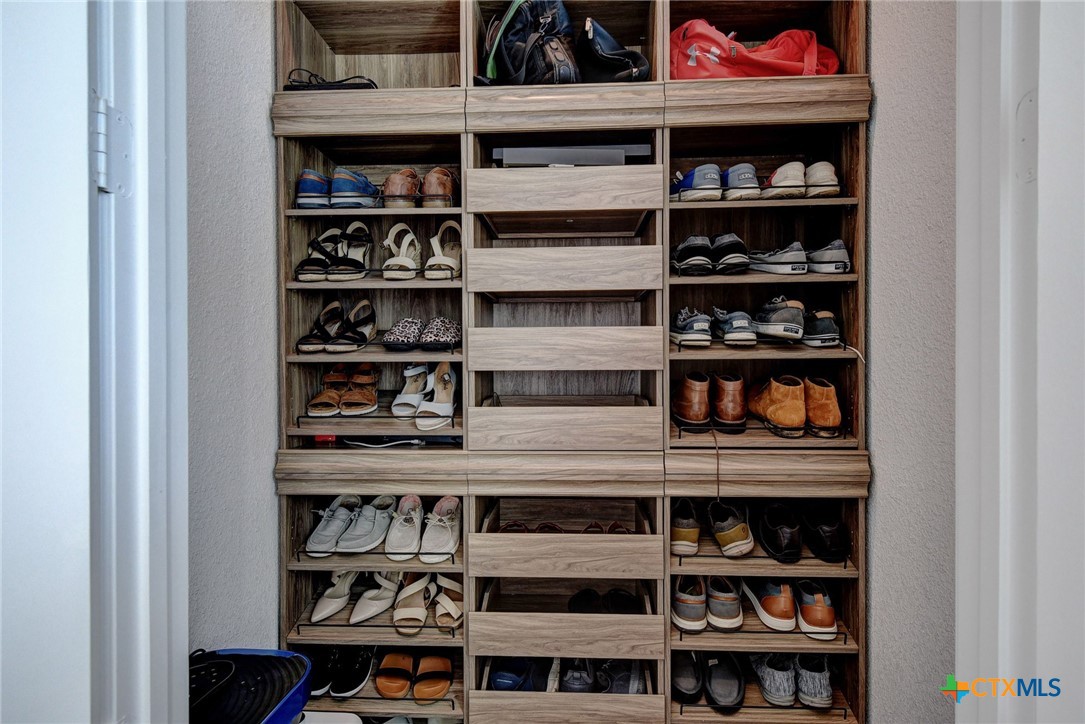 222 August Avenue Shiner, TX 77984 - Photo 27 of 48 a view of shelf with books