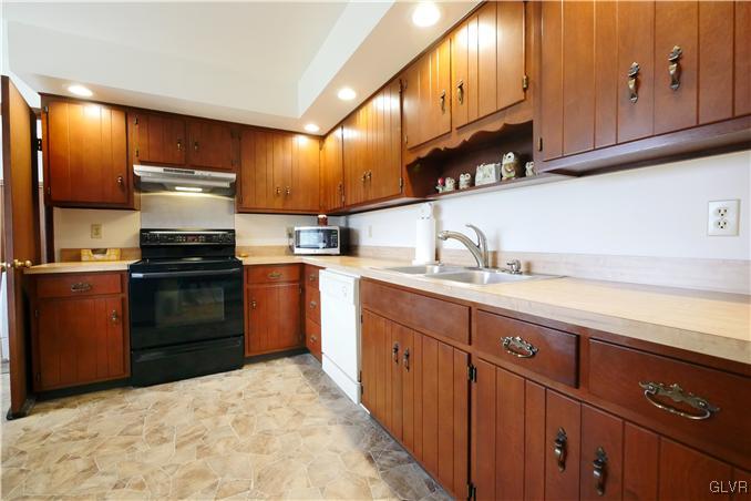 7098 Passer Road Coopersburg, PA 18036 - Photo 7 of 23 Gallery Image 7