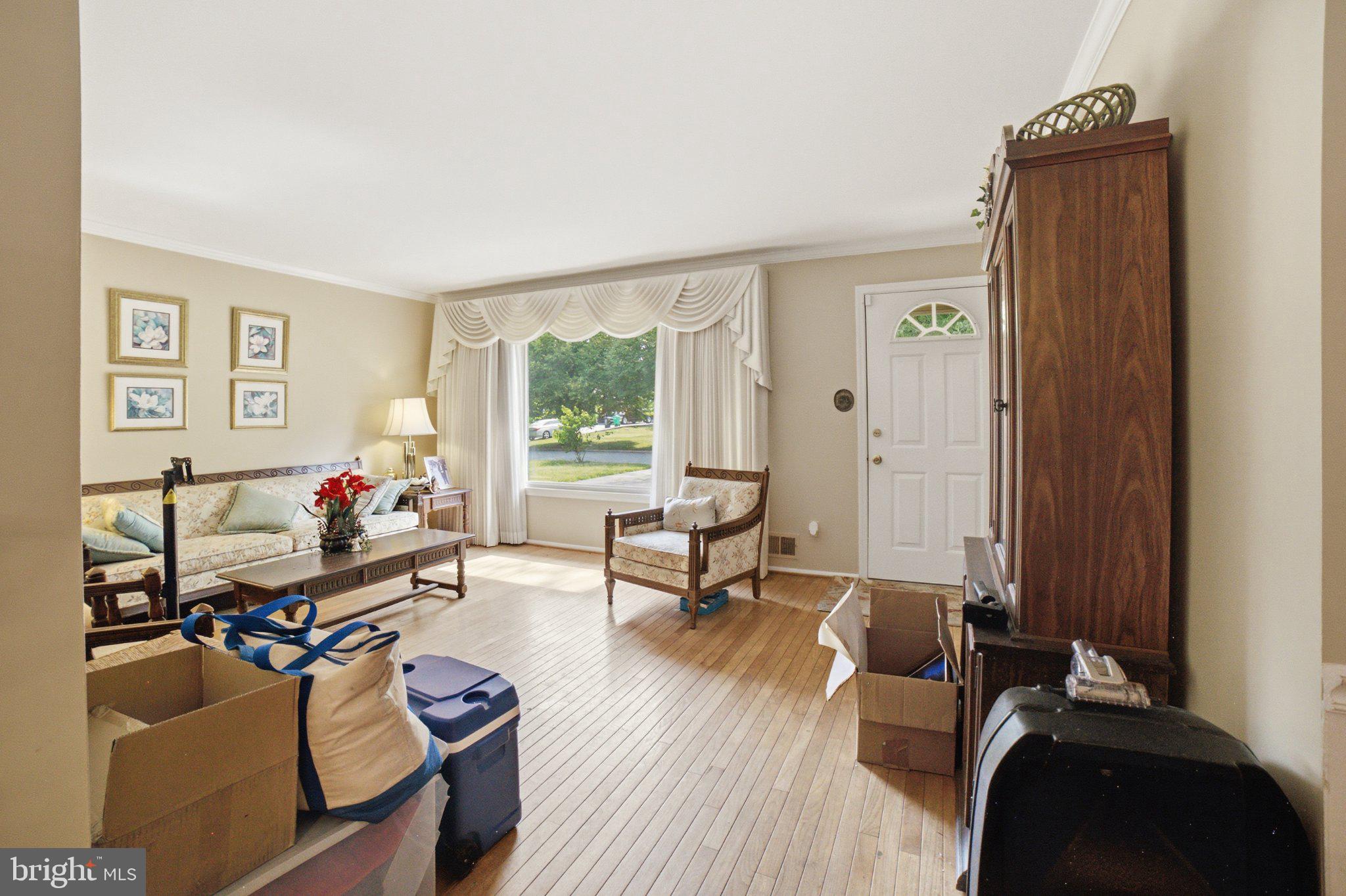 907 Logwood Road Capitol Heights, MD 20743 - Photo 3 of 16 Bright and inviting living space.