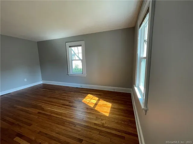 a view of empty room with window