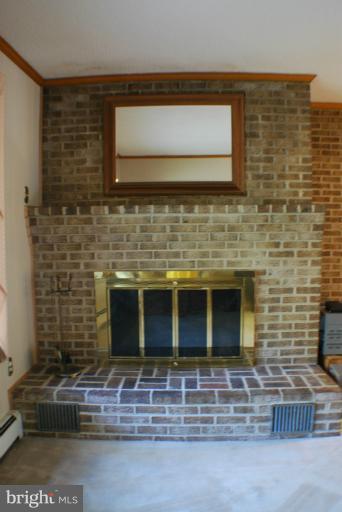 14027 Triadelphia Mill Road Dayton, MD 21036 - Photo 25 of 30 Living Room