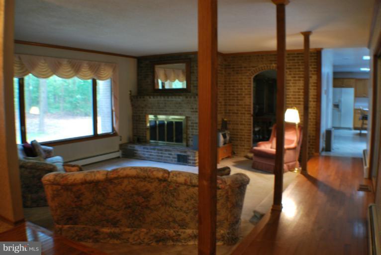 14027 Triadelphia Mill Road Dayton, MD 21036 - Photo 6 of 30 Living Room