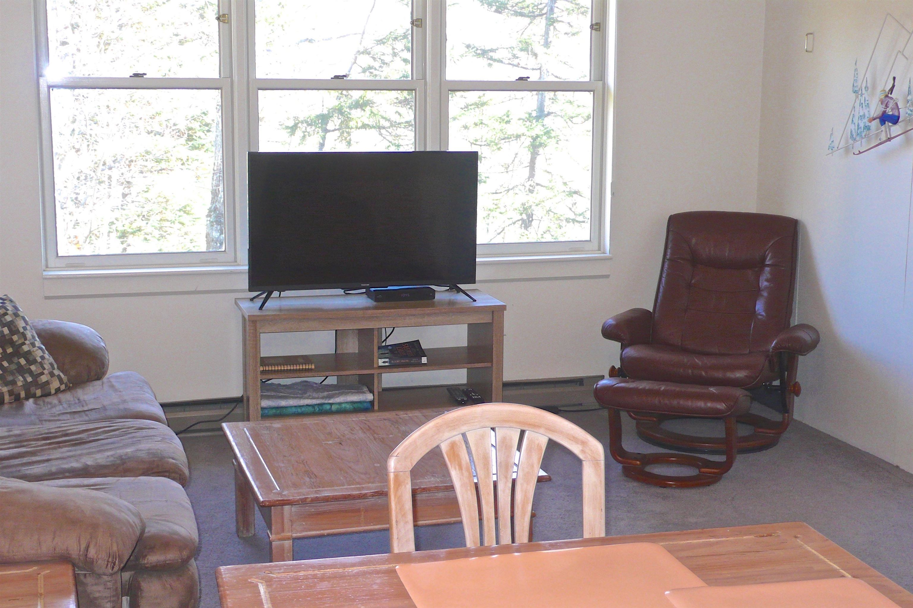 28 Packard's Road, Unit 410 Waterville Valley, NH 03215 - Photo 4 of 27