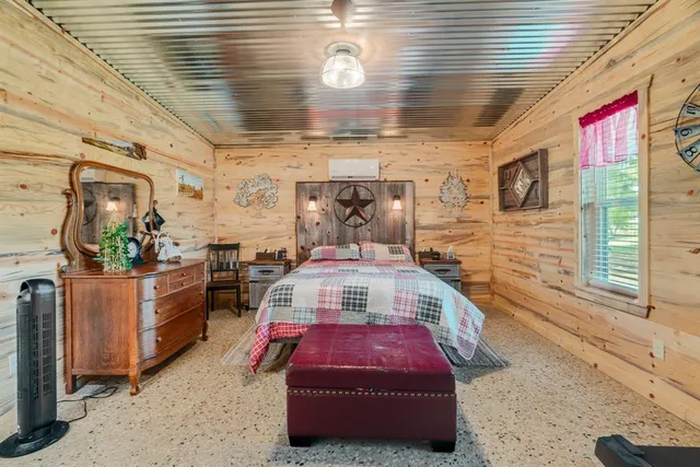 $460,000 | 206 Laramie Lake Drive, Powderly, TX 75473