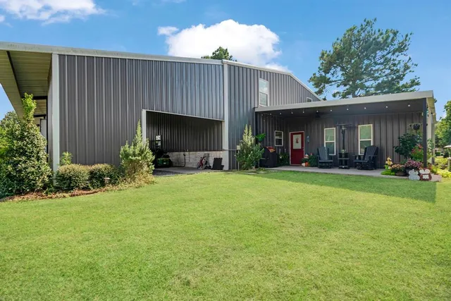 $460,000 | 206 Laramie Lake Drive, Powderly, TX 75473