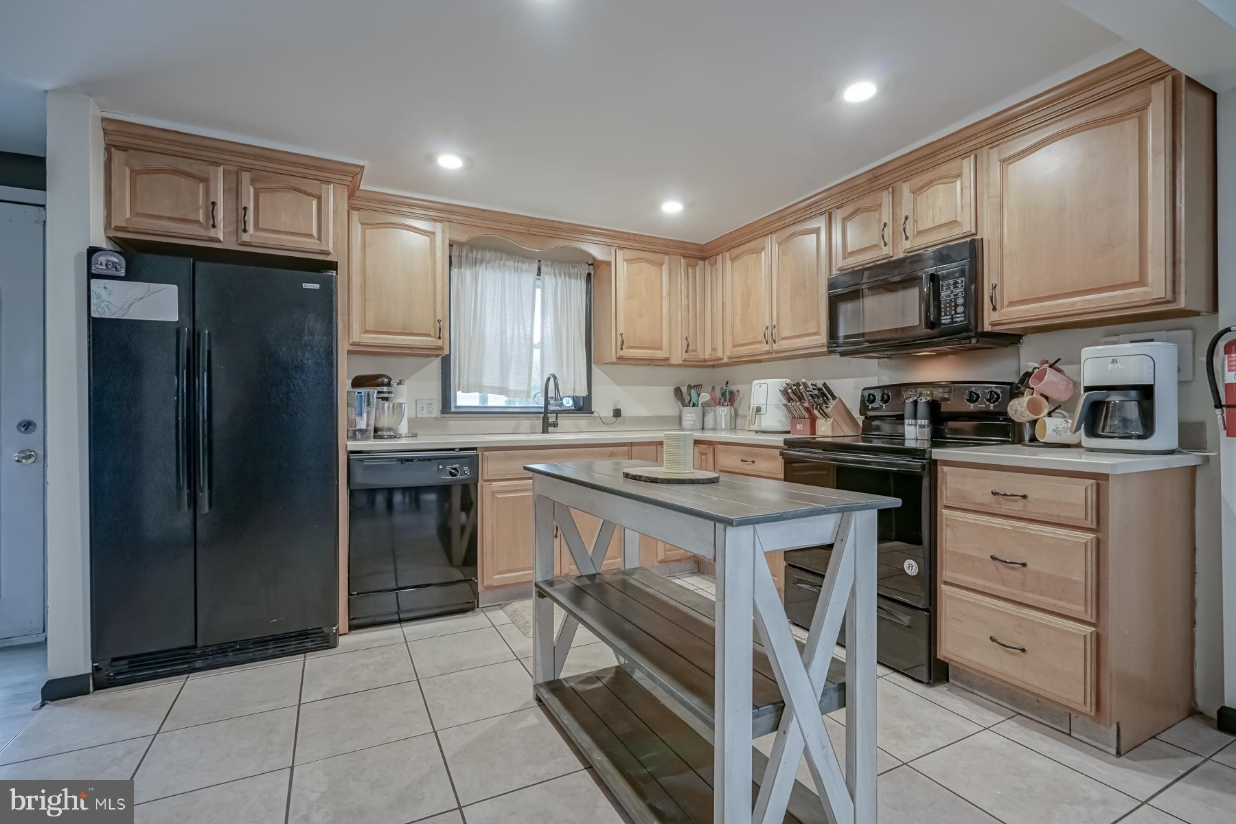 29 Nottingham Road Pennsville, NJ 08070 - Photo 8 of 35 kitchen