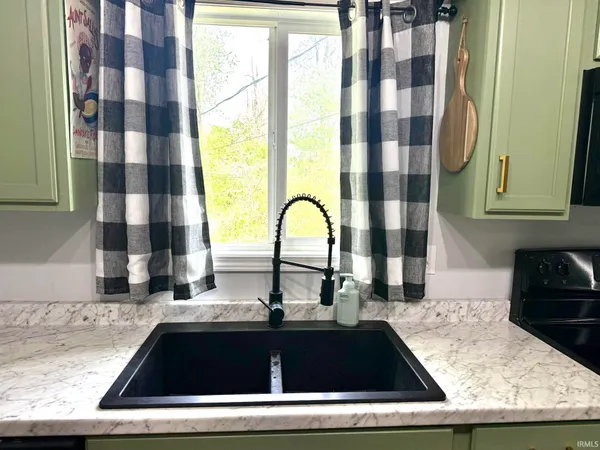 $179,900 | 940 I Street, Bedford, IN 47421
