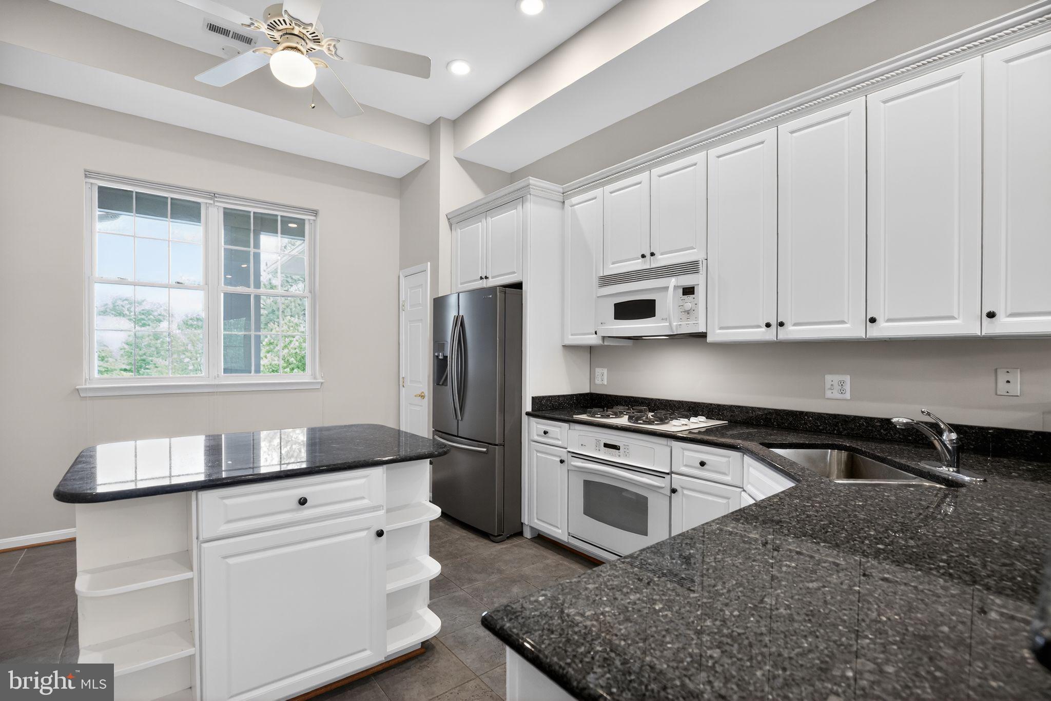 733 Runabout Loop, Unit 733 Solomons, MD 20688 - Photo 16 of 50 Granite prep surfaces