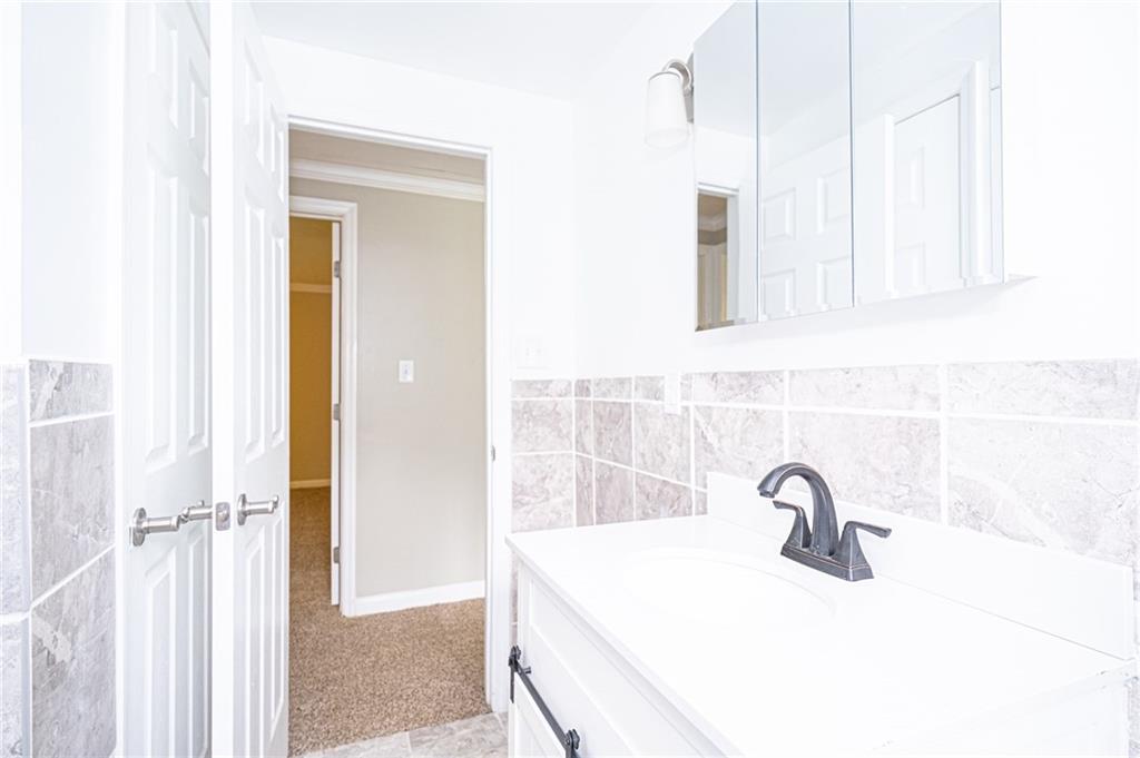 321 Logan Road Imperial, PA 15126 - Photo 11 of 24 Gallery Image 11