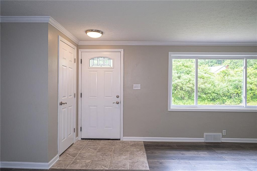 321 Logan Road Imperial, PA 15126 - Photo 5 of 24 Welcome to 321 Logan Road and move right in!