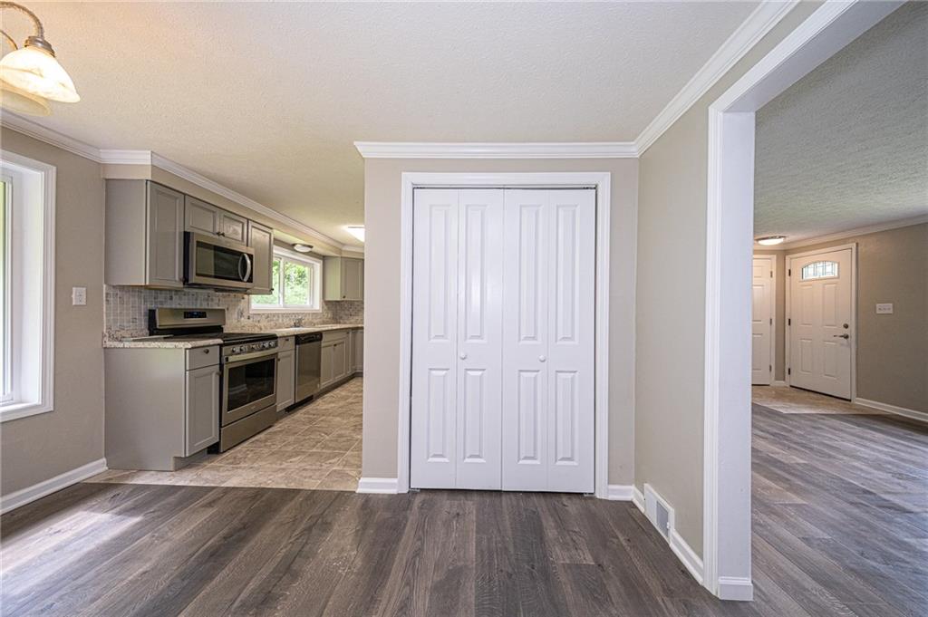 321 Logan Road Imperial, PA 15126 - Photo 9 of 24 Gallery Image 9