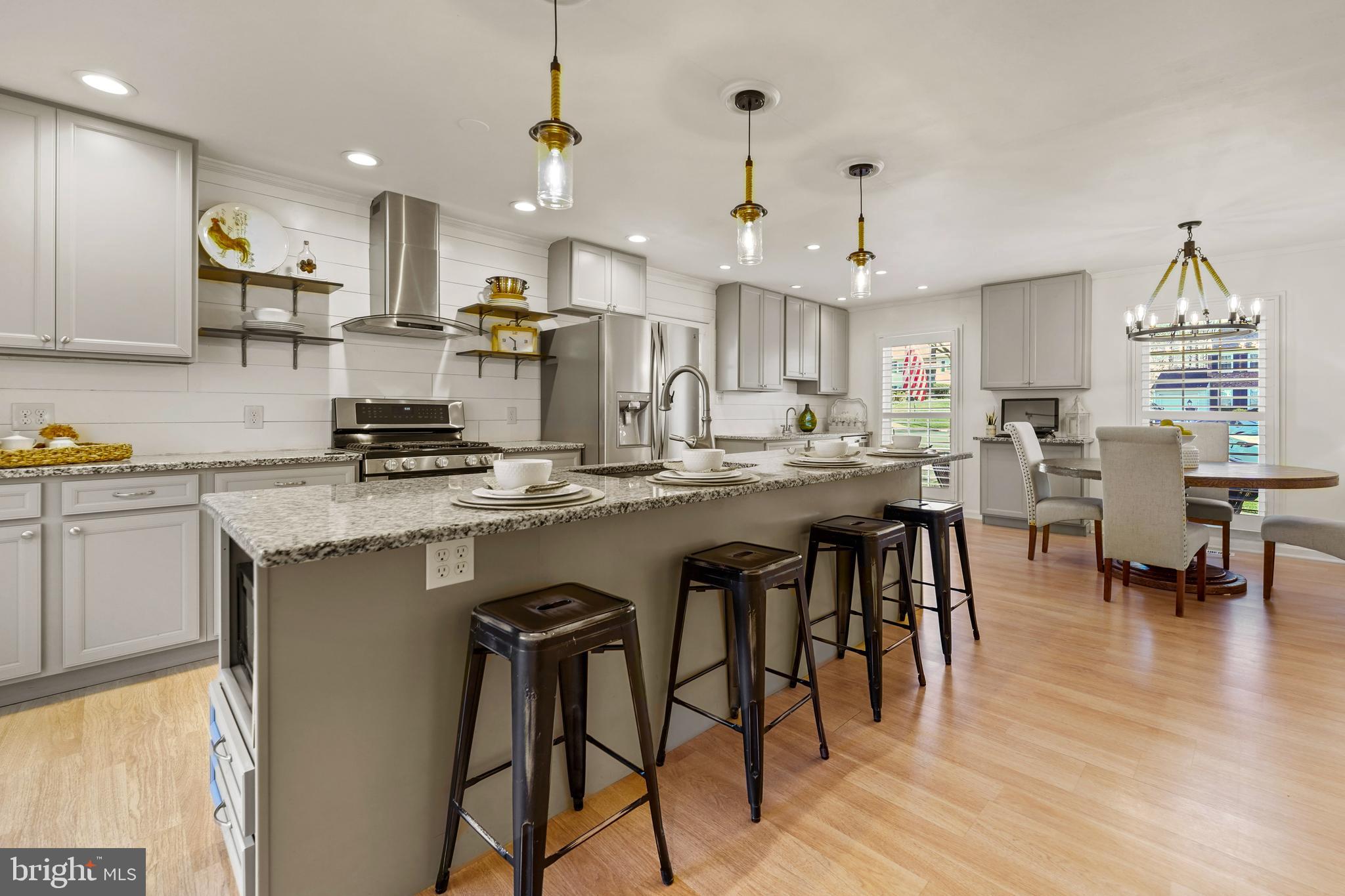 5206 Dalby Lane Burke, VA 22015 - Photo 4 of 36