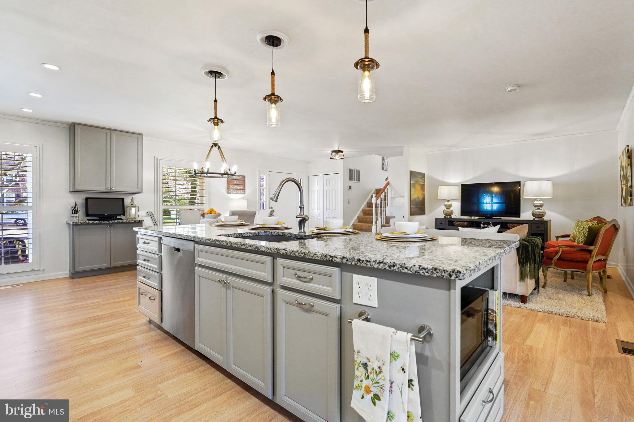 5206 Dalby Lane Burke, VA 22015 - Photo 5 of 36