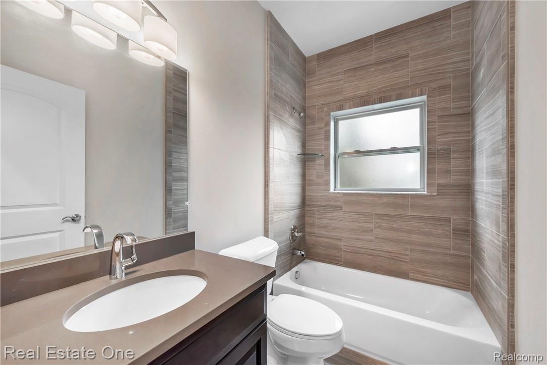 3781 Milano Ct. Rochester, MI 48307 - Photo 34 of 38 3781-Milano-Court-Rochester-Hills-MI-48307-windowstill-34.jpg