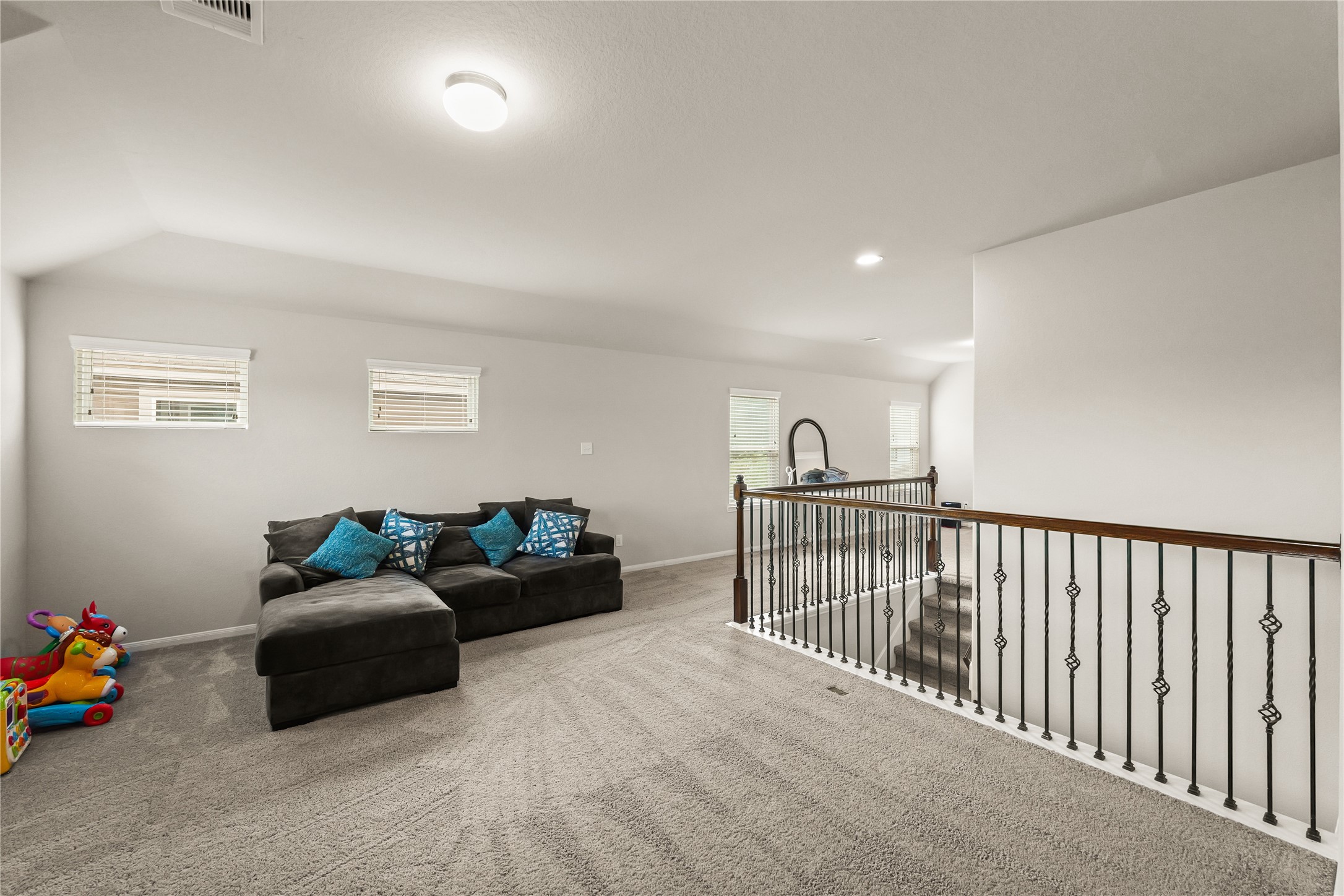 11107 Larkspur Dale Houston, TX 77044 - Photo 23 of 36 a living room with furniture and a window