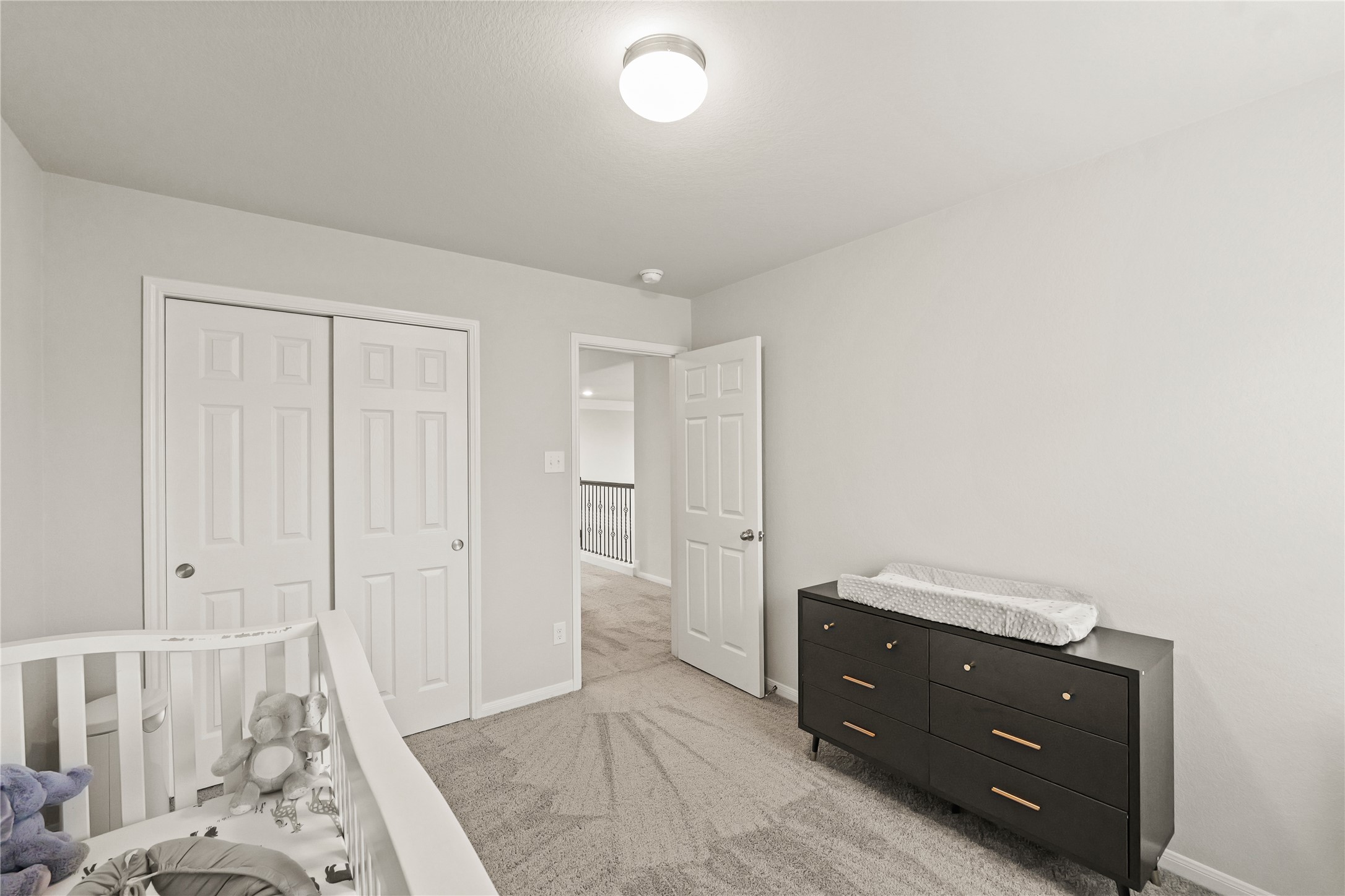 11107 Larkspur Dale Houston, TX 77044 - Photo 26 of 36 a room with a dresser and a mirror