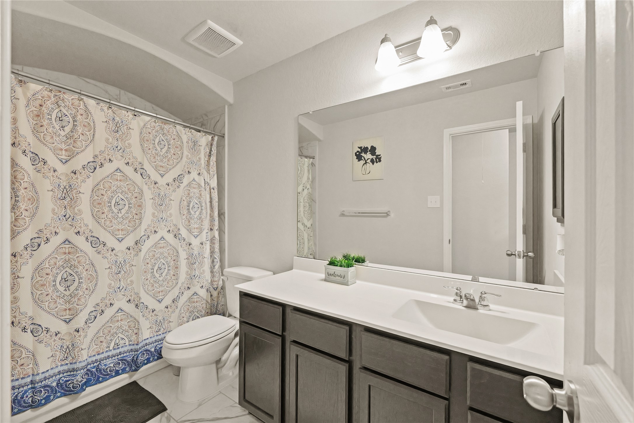 11107 Larkspur Dale Houston, TX 77044 - Photo 27 of 36 a bathroom with a sink and a mirror