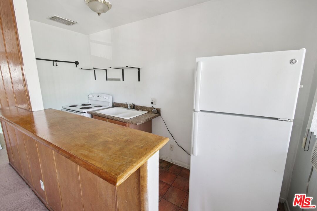 1317 Wilcox Avenue, Unit C Los Angeles, CA 90028 - Photo 4 of 9