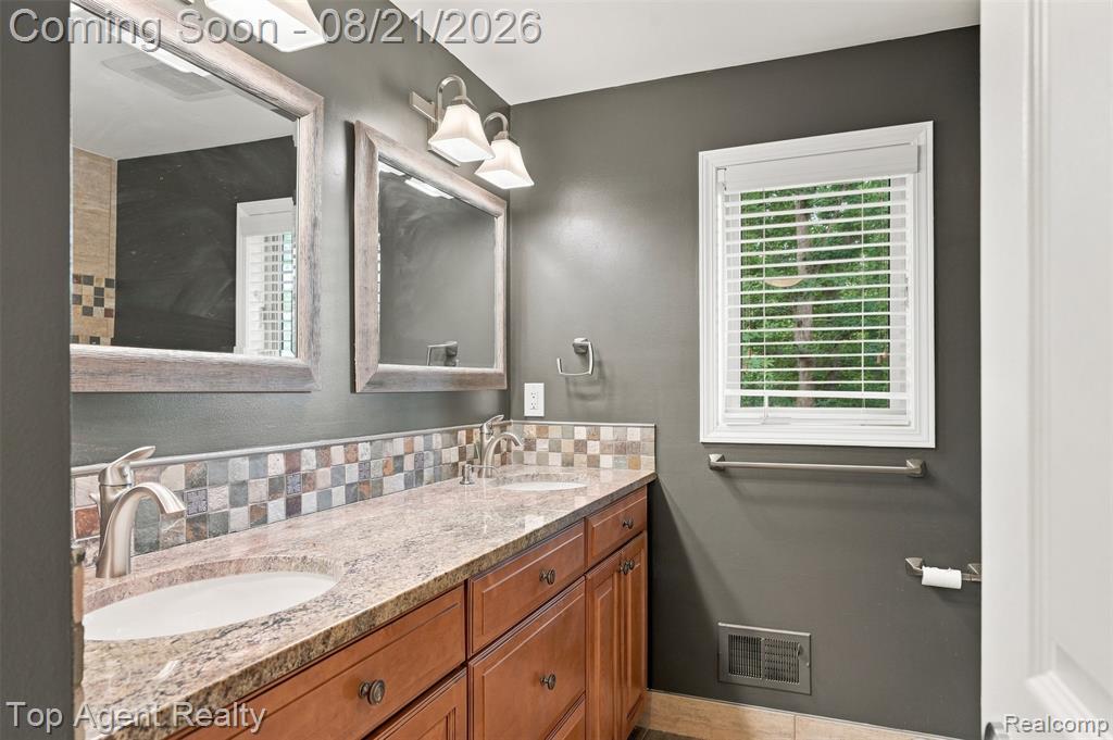 412 Streamview Court Rochester Hills, MI 48309 - Photo 38 of 69 Gallery Image 38