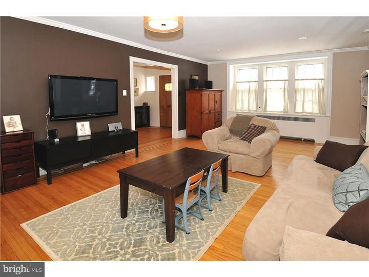 421 Newbold Road Jenkintown, PA 19046 - Photo 8 of 25 Living Room