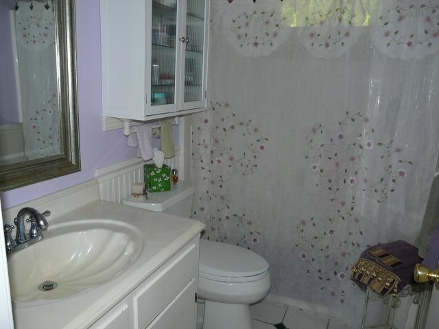 660 Goodwins Mills Road, Unit 35 Biddeford, ME 04005 - Photo 10 of 14 Bathroom.