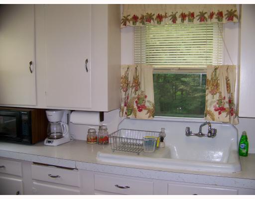 122 Roland Street Cumberland, RI 02864 - Photo 3 of 10 Kitchen.