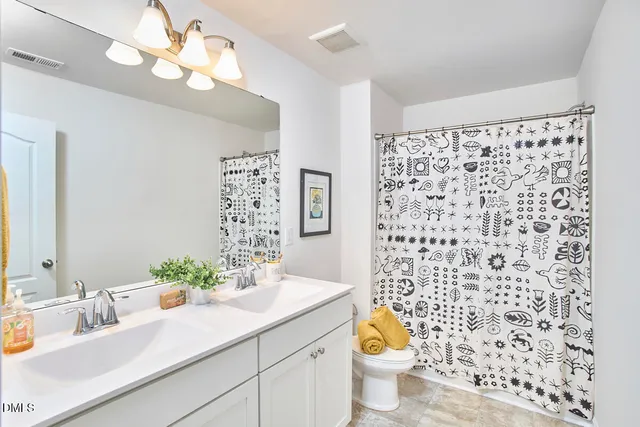 a view of a window in an empty room