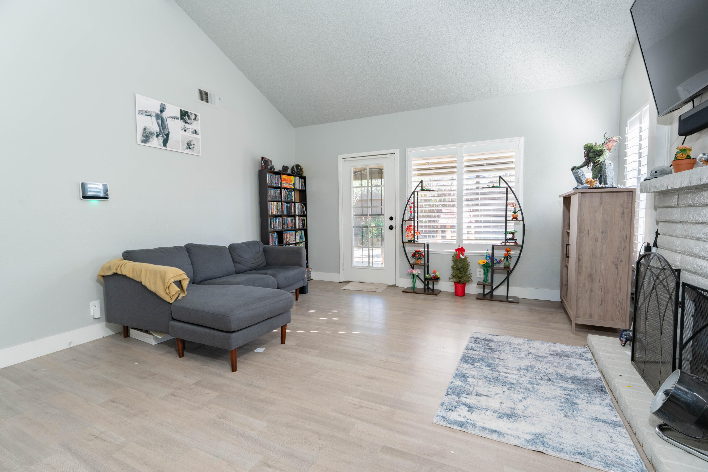2234 North Edison Street Visalia, CA 93292 - Photo 8 of 39