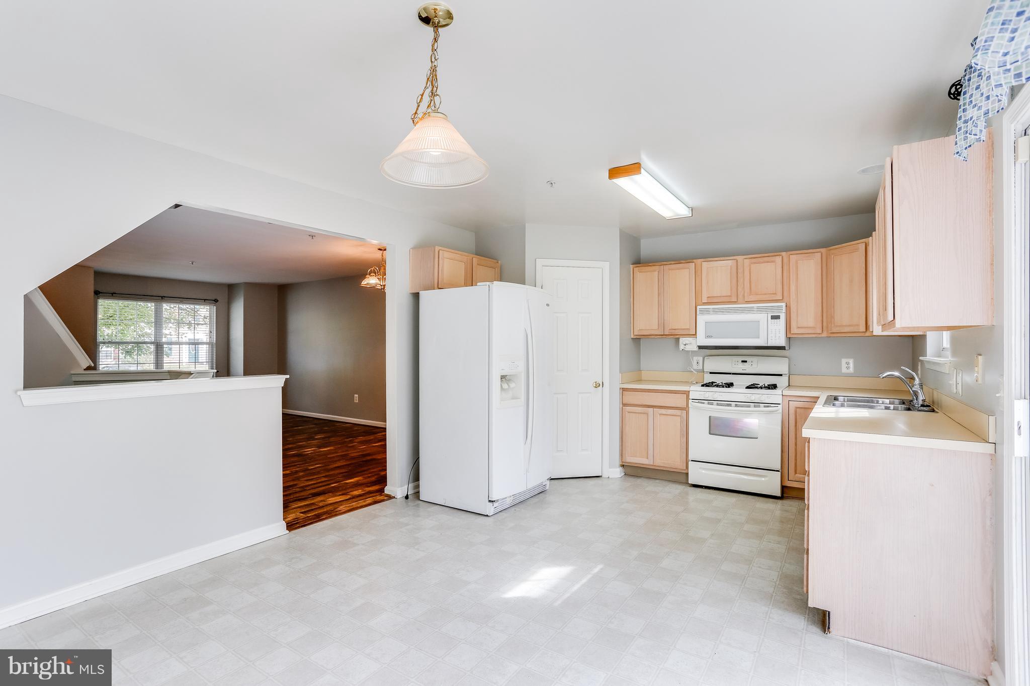 6514 Ridgeborne Drive Baltimore, MD 21237 - Photo 9 of 31 Table-Space Kitchen