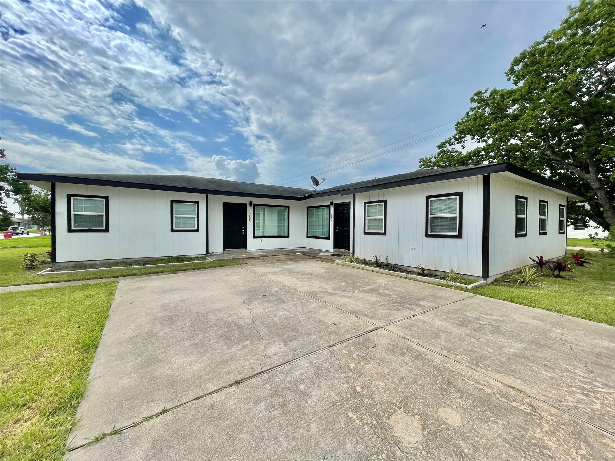 1755 West 6th Street Freeport, TX 77541 - Photo 1 of 19 a house with outdoor space