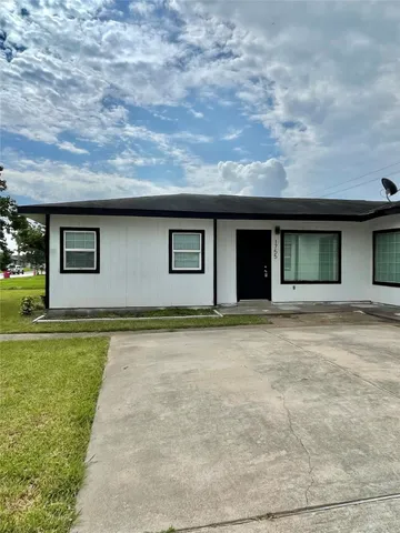 $800 | 1755 West 6th Street, Freeport, TX 77541
