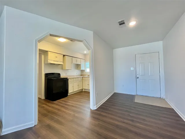 $800 | 1755 West 6th Street, Freeport, TX 77541