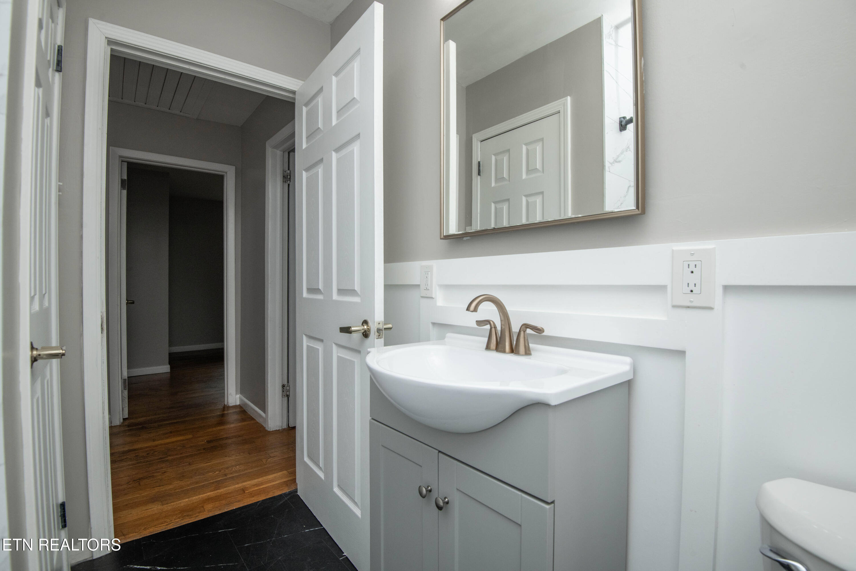 2105 Pulaski Road Knoxville, TN 37914 - Photo 24 of 29 2105 Pulaski Bathroom 1