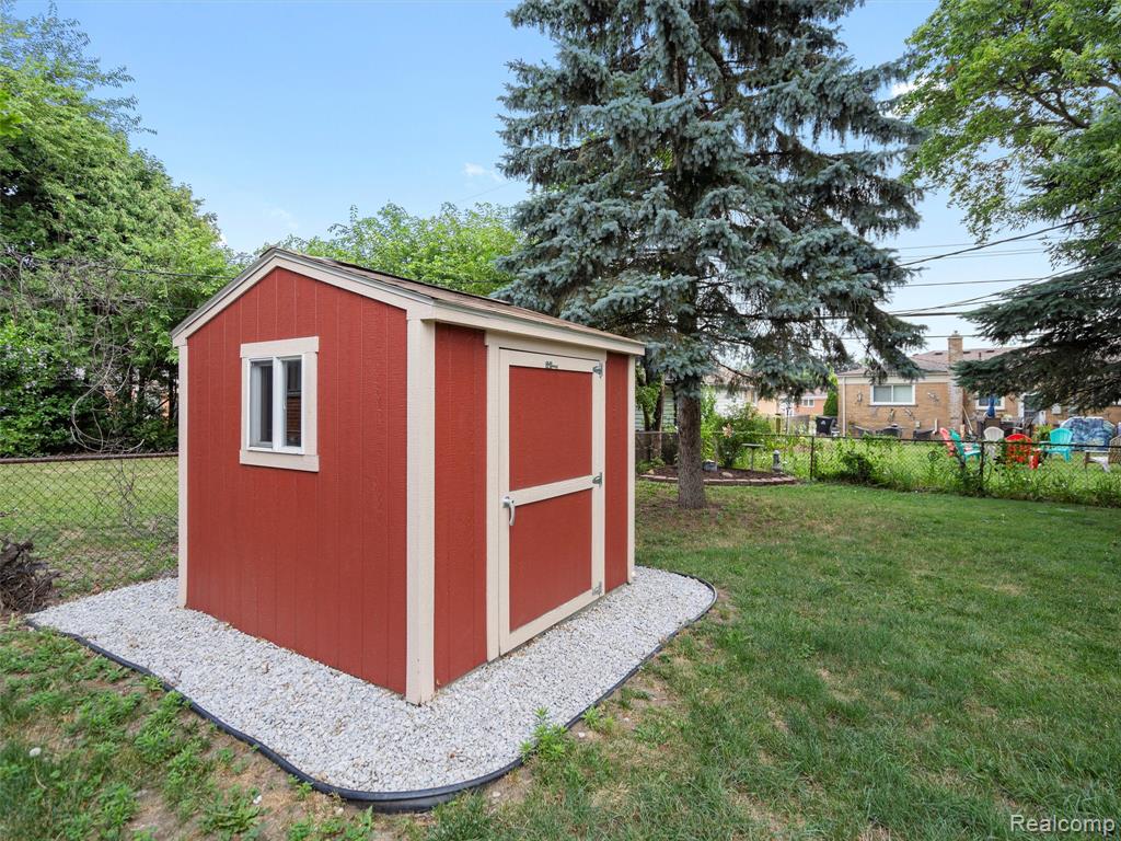 32360 Kelly Road Roseville, MI 48066 - Photo 41 of 43