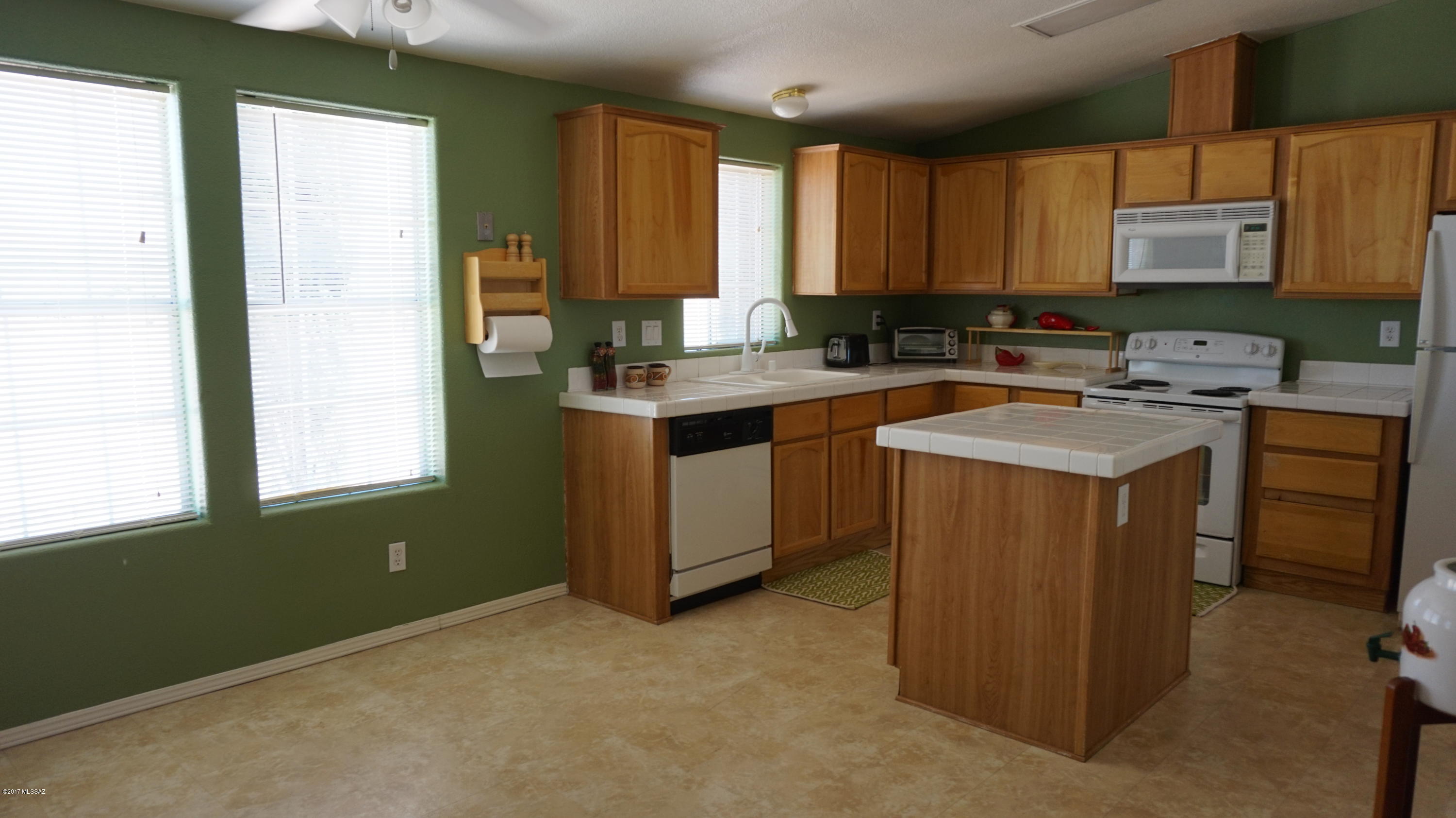 9064 West Snyder Hill Road Tucson, AZ 85735 - Photo 5 of 25