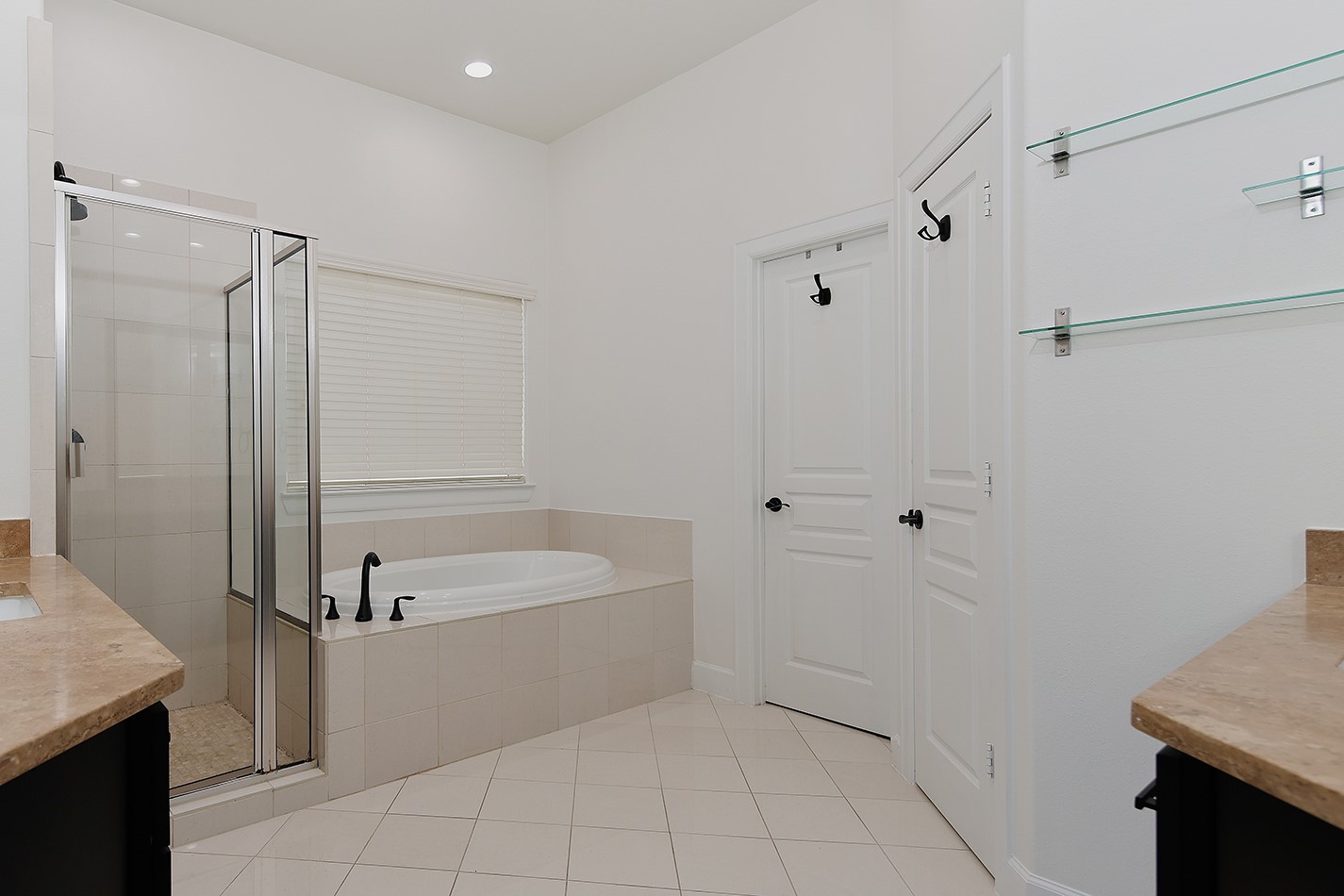 5233 Cornish Street, Unit C Houston, TX 77007 - Photo 21 of 28 a bathroom with a tub a sink and a shower