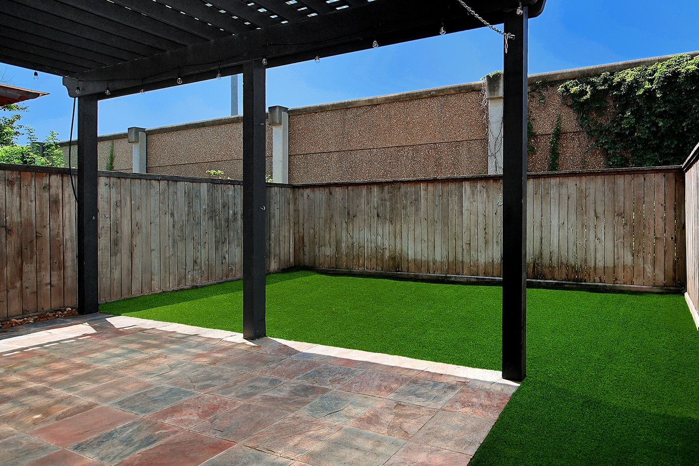 5233 Cornish Street, Unit C Houston, TX 77007 - Photo 26 of 28 a view of a backyard with wooden fence