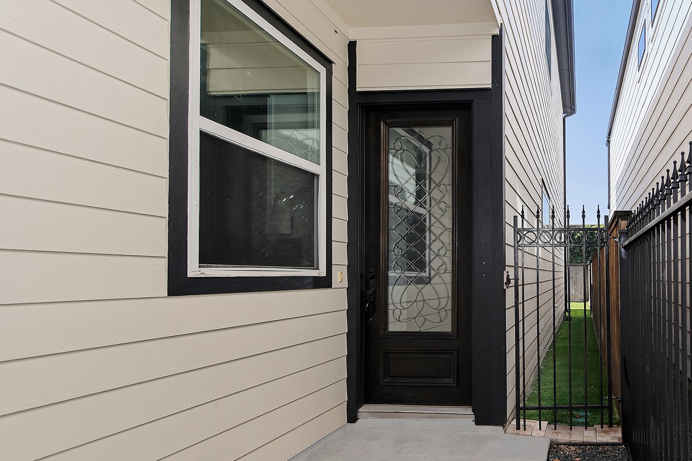 5233 Cornish Street, Unit C Houston, TX 77007 - Photo 3 of 28 a view of front door of house