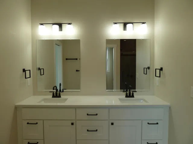 $589,900 | 717 Tamarack Trail, Holmen, WI 54636