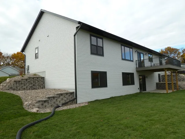 $589,900 | 717 Tamarack Trail, Holmen, WI 54636