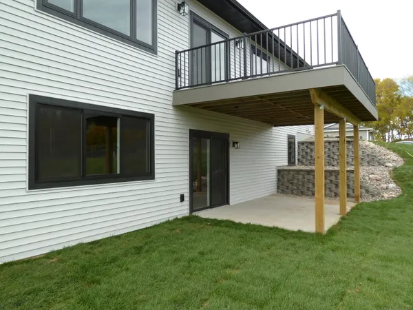$589,900 | 717 Tamarack Trail, Holmen, WI 54636