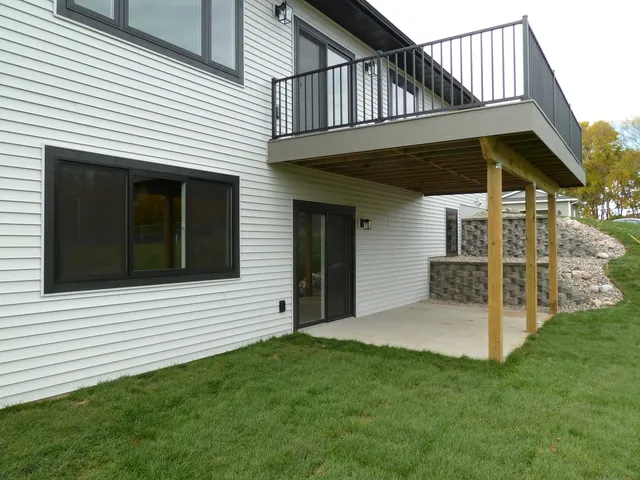 $589,900 | 717 Tamarack Trail, Holmen, WI 54636