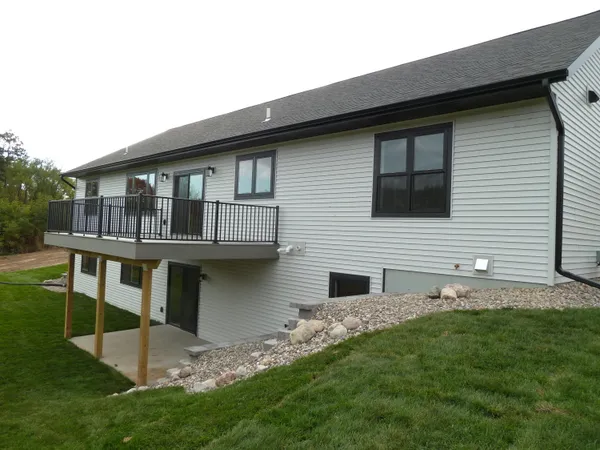 $589,900 | 717 Tamarack Trail, Holmen, WI 54636