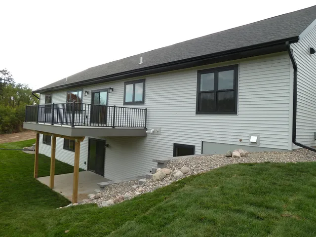 $589,900 | 717 Tamarack Trail, Holmen, WI 54636