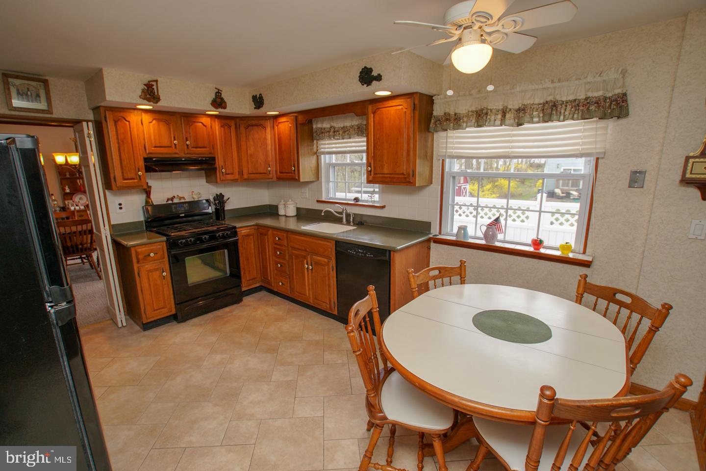 560 Parmentier Road Warminster, PA 18974 - Photo 17 of 48